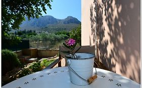 Cozy Home With Great View In Ancient Corinth